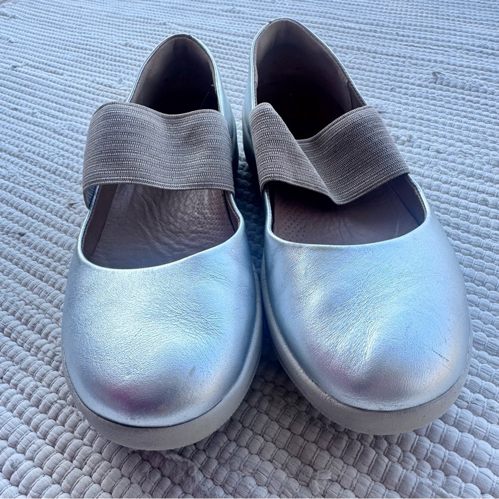 FitFlop Silver Metallic Mary Jane Flats Comfort Shoes Size 8 EU 39 - Picture 2 of 8